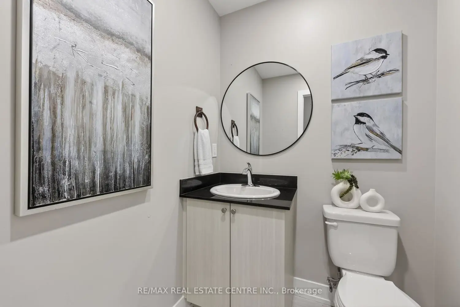 310 Broadway Avenue 211 photo 4