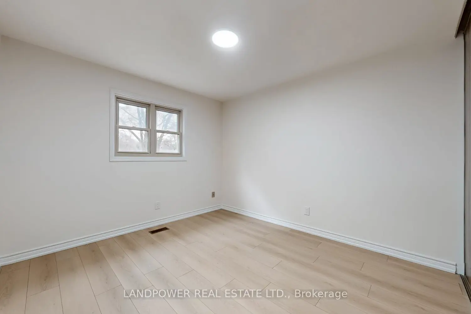 Additional image 11 of 10 Cardwell Avenue 64