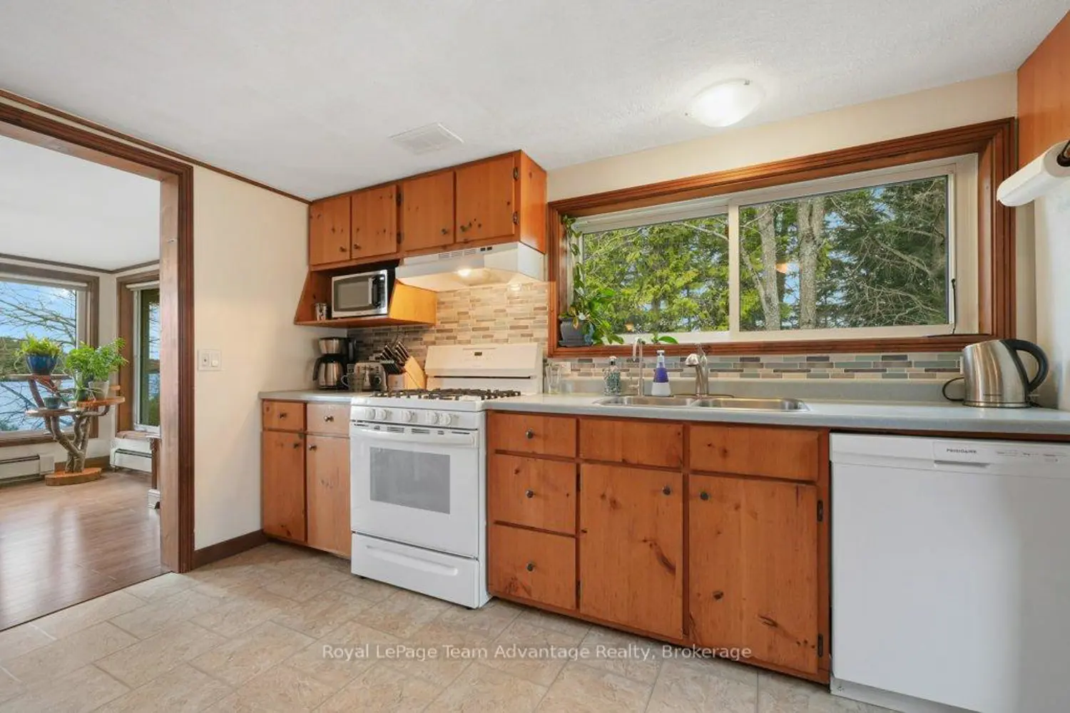 134 Johnston Road photo 4