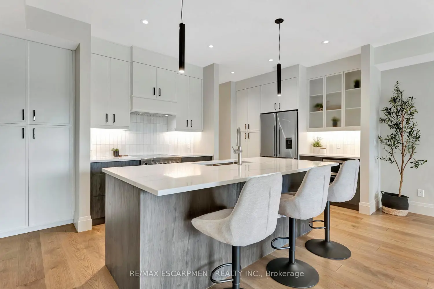 7 Grand River Street 204 photo 3