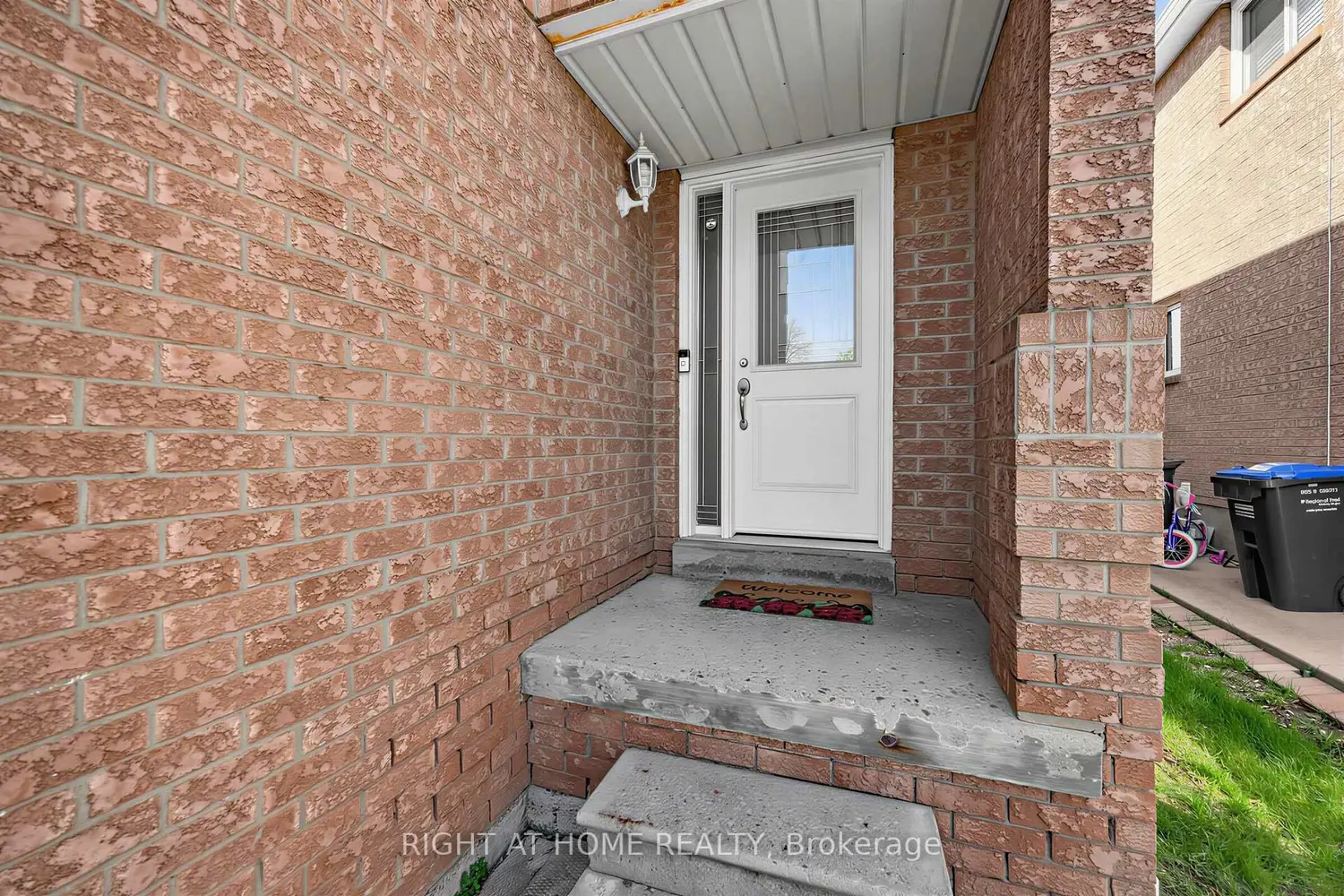 5512 Whistler Crescent photo 2