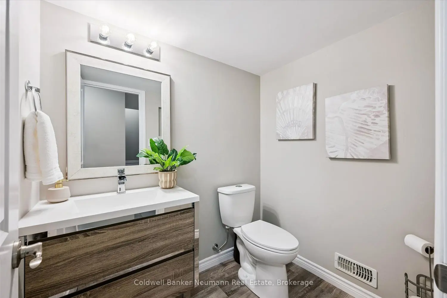 51 Jeffrey Drive photo 2