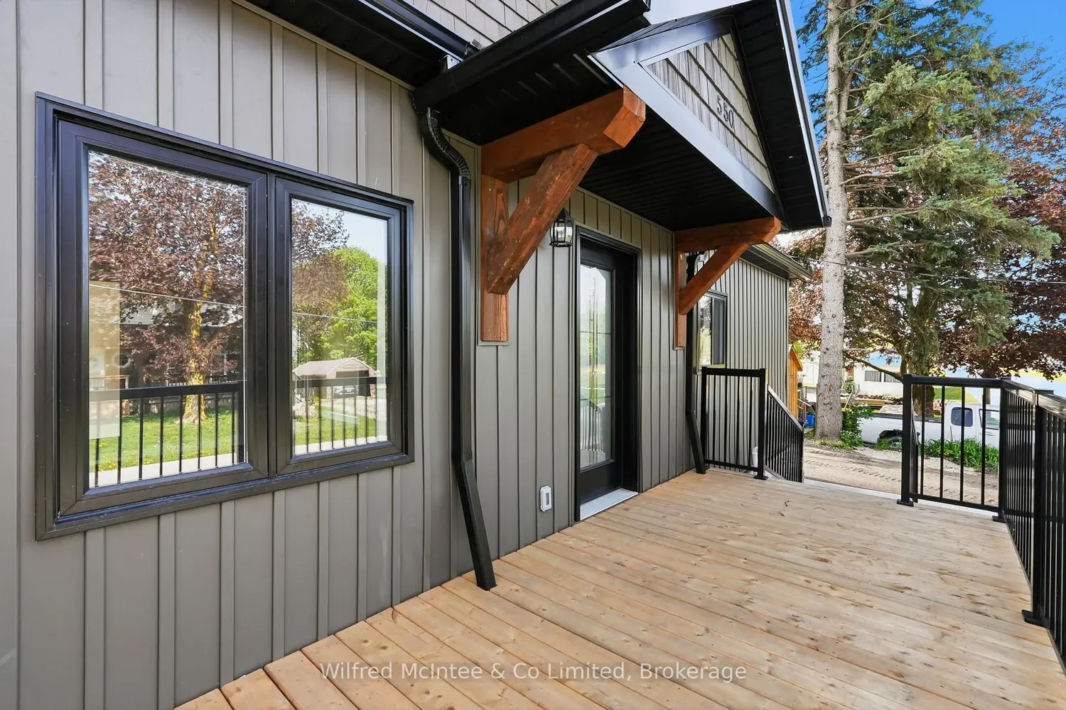 550 Wellington Street photo 5