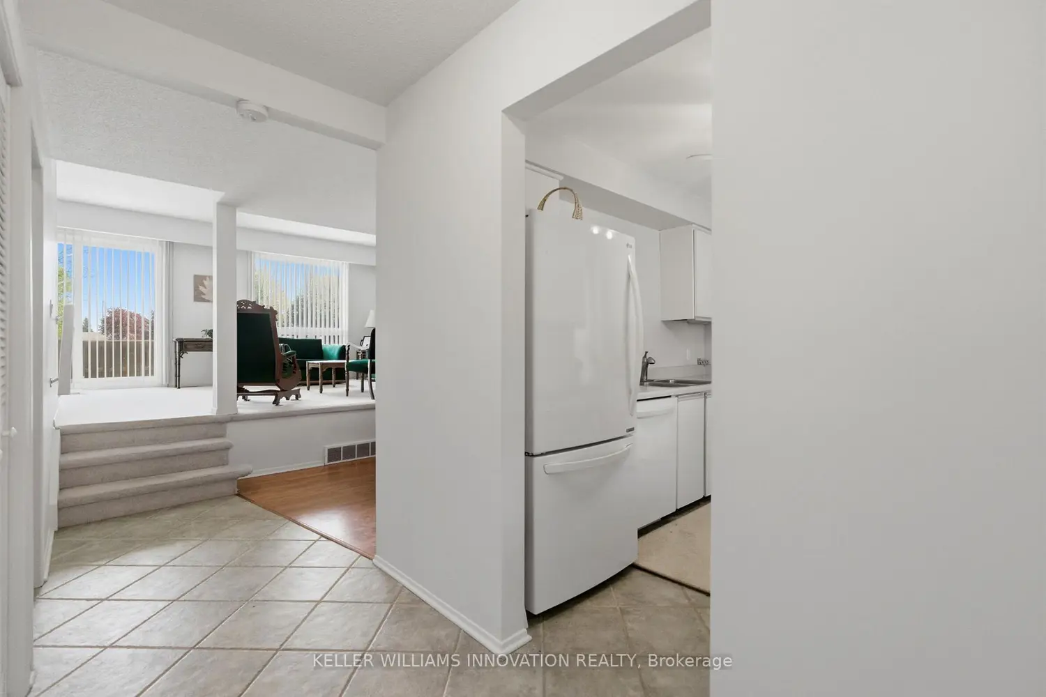 122 Lakeshore Road 46 photo 3