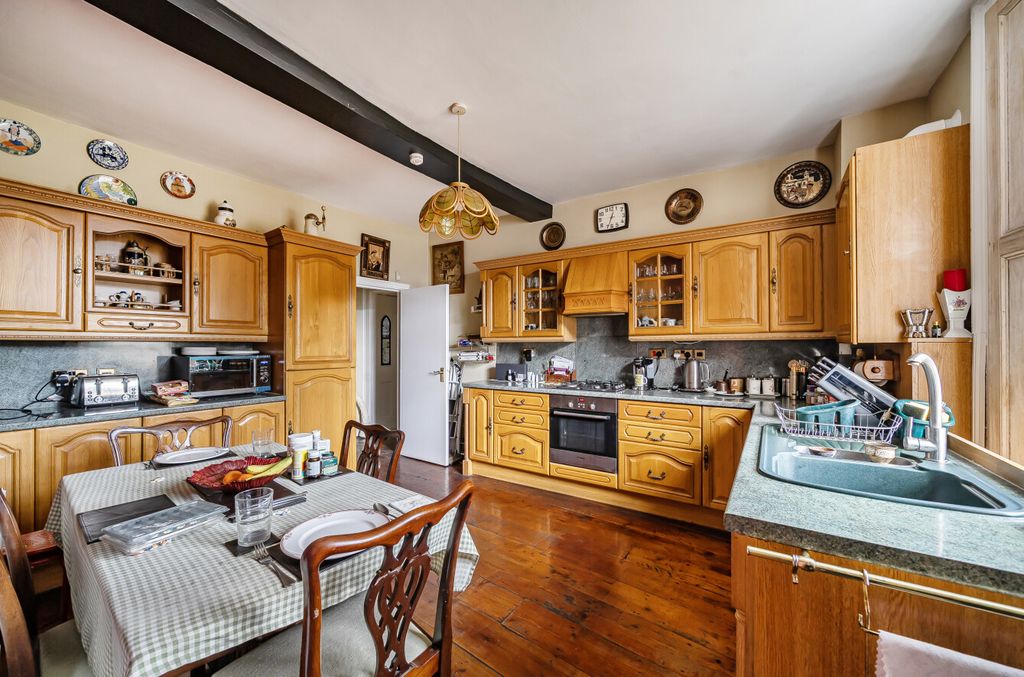 Additional image 6 of 2 bed flat for saleChurch Street, Faringdon, Oxfordshire SN7