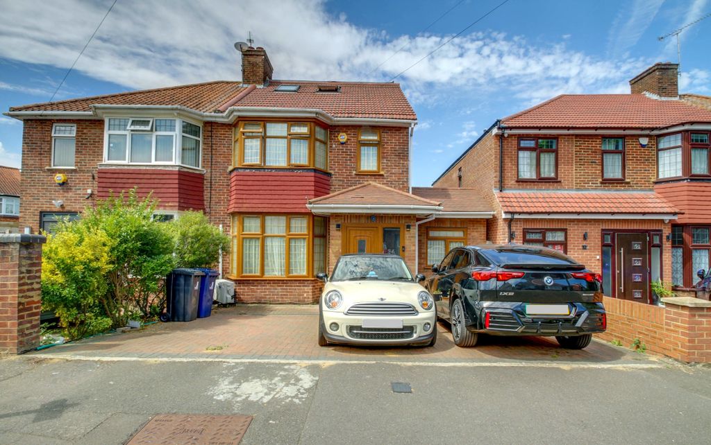 4 bed semi-detached house for saleAshness Gardens, Greenford UB6