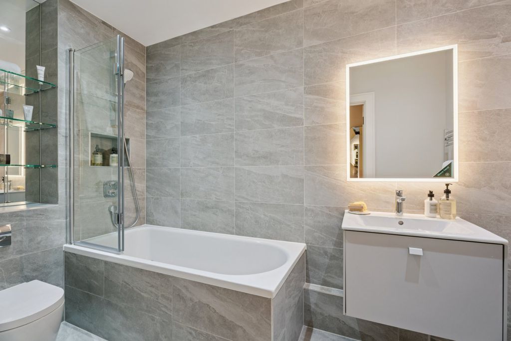 Additional image 8 of 2 bed flat for salePackhorse Road, Gerrards Cross, Buckinghamshire SL9