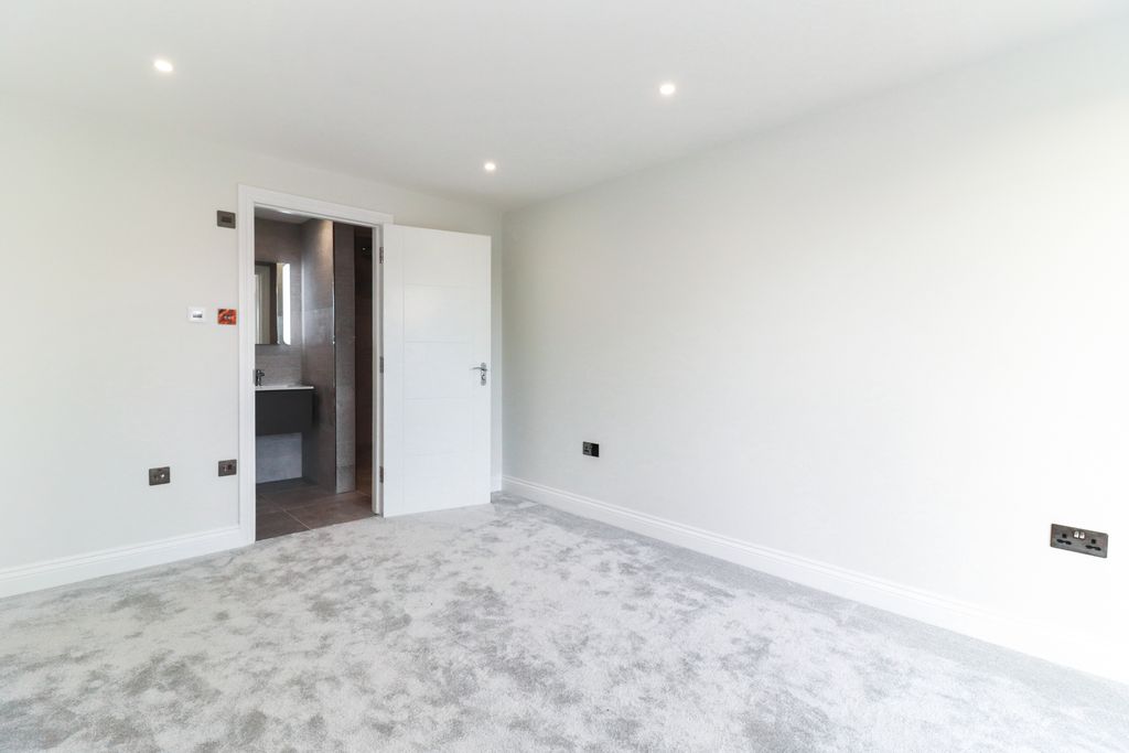 Additional image 13 of 2 bed flat for saleLower House, Gerrards Cross SL9