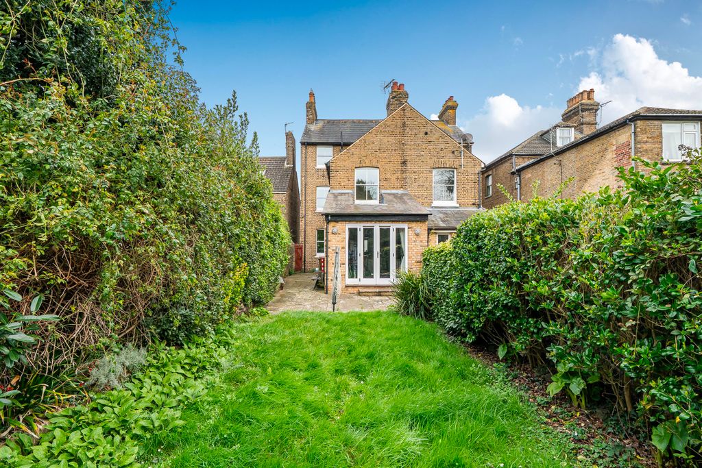 Additional image 2 of 6 bed semi-detached house for saleNewton Road, Faversham ME13