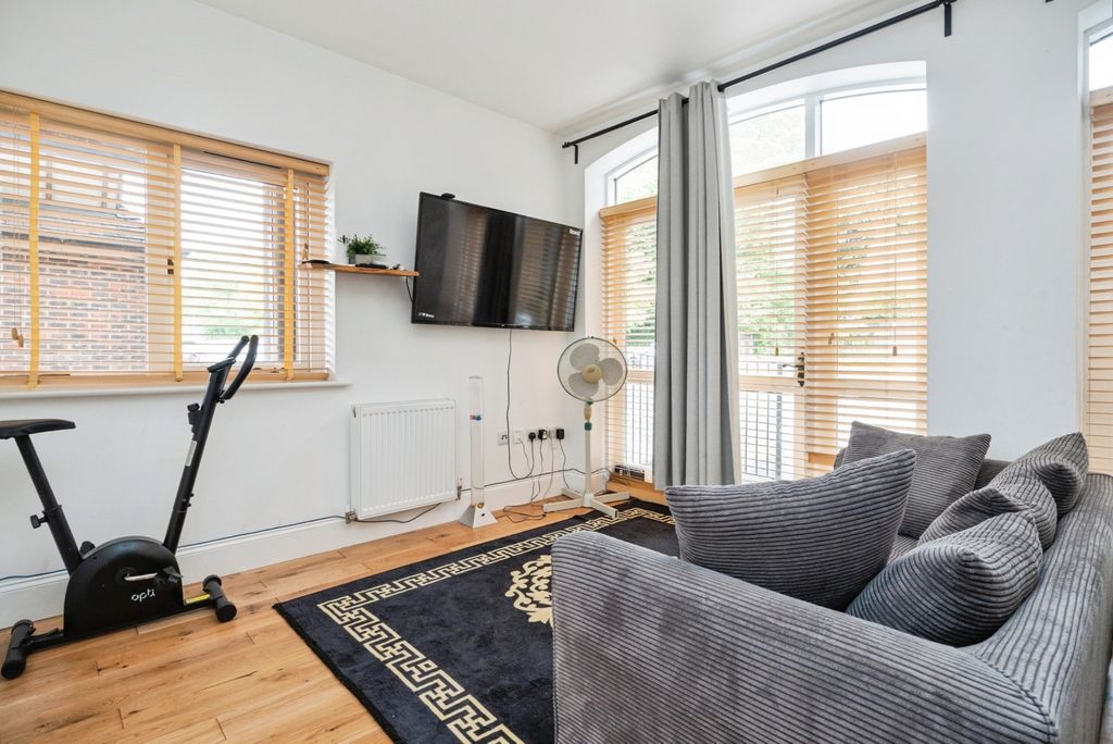 Additional image 10 of 2 bed flat for saleLondon Road, Hurst Green, Etchingham, East Sussex TN19