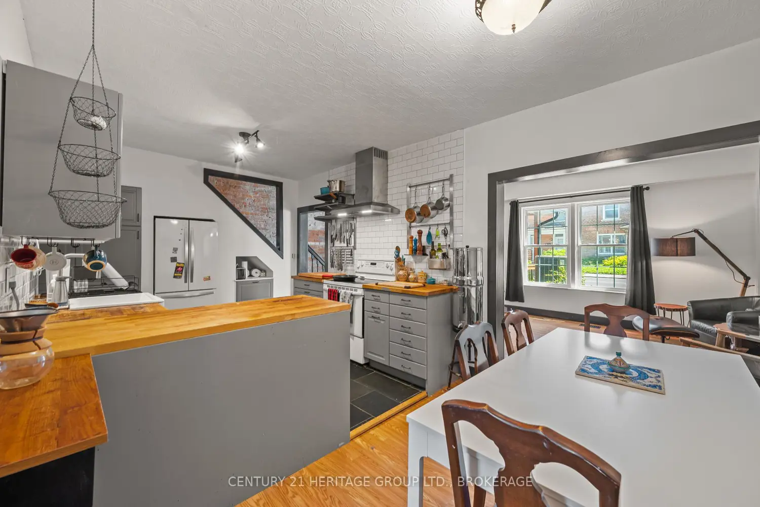 127 Stephen Street photo 5
