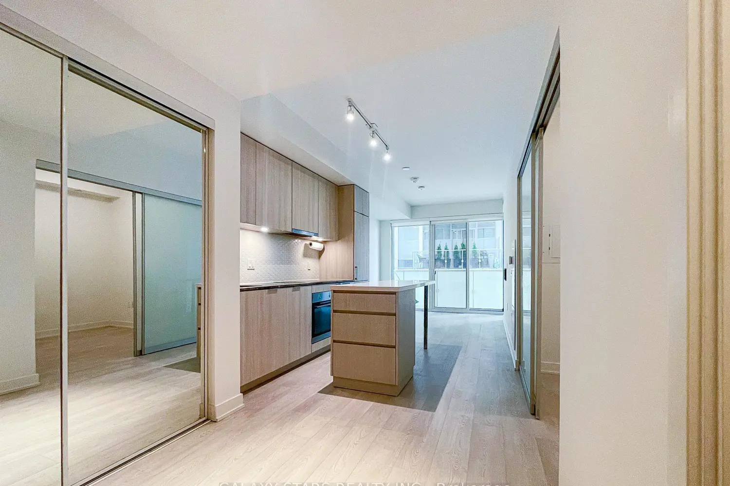 Additional image 2 of 15 Queens Quay 309