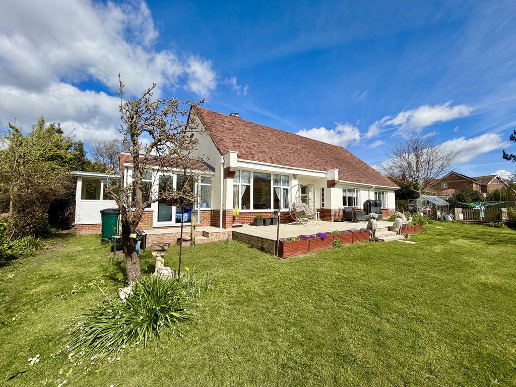 Additional image 2 of 3 bed bungalow for saleMadeira Lane, Freshwater PO40