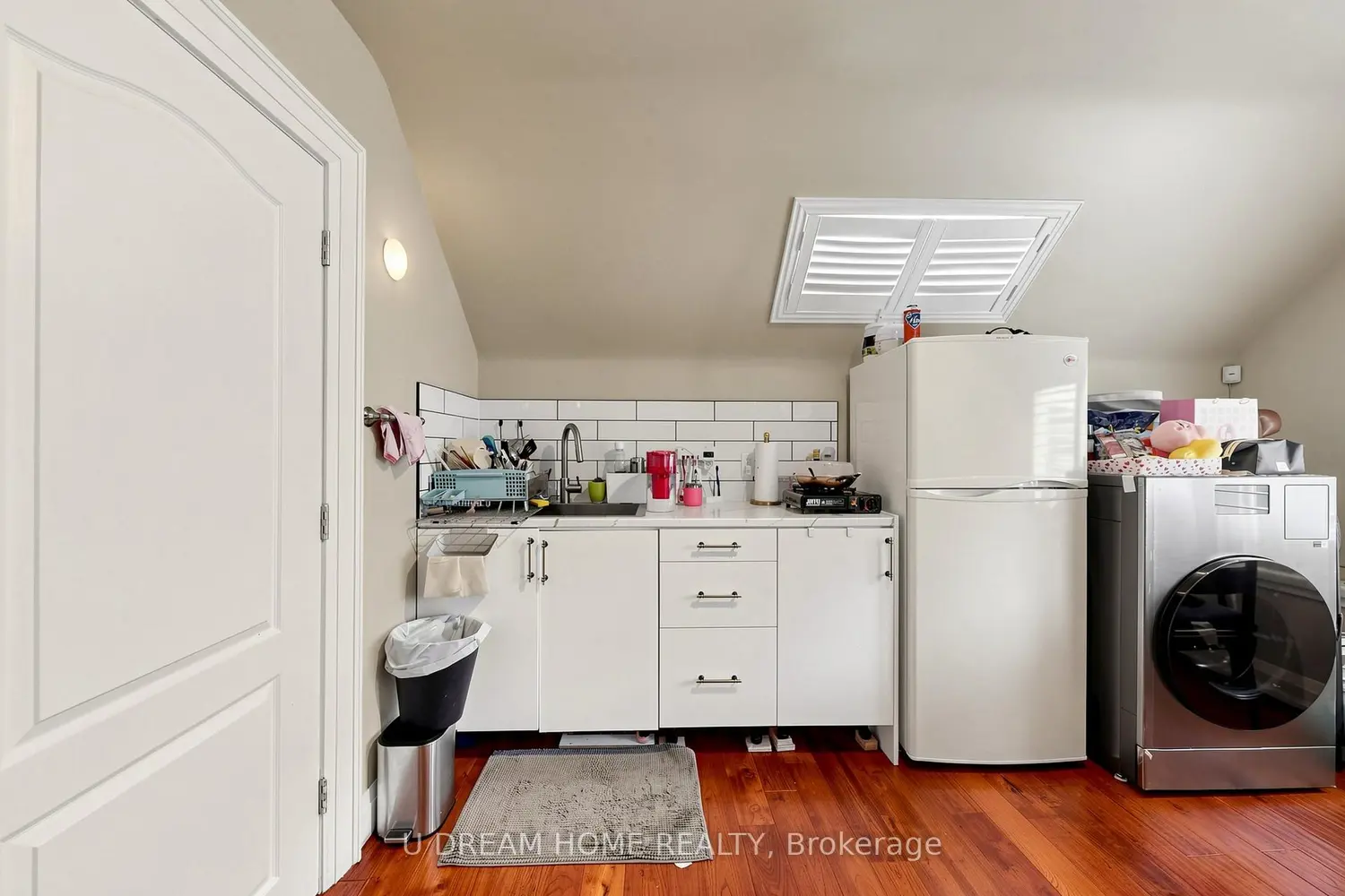 Additional image 10 of 99 Sheppard Avenue