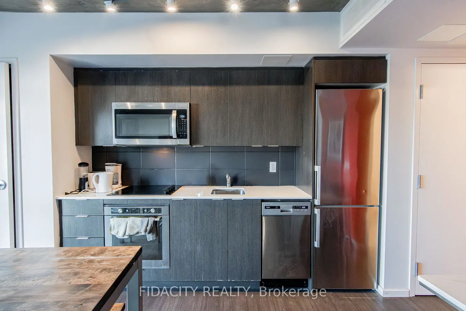 105 Champagne Avenue 303 photo 4