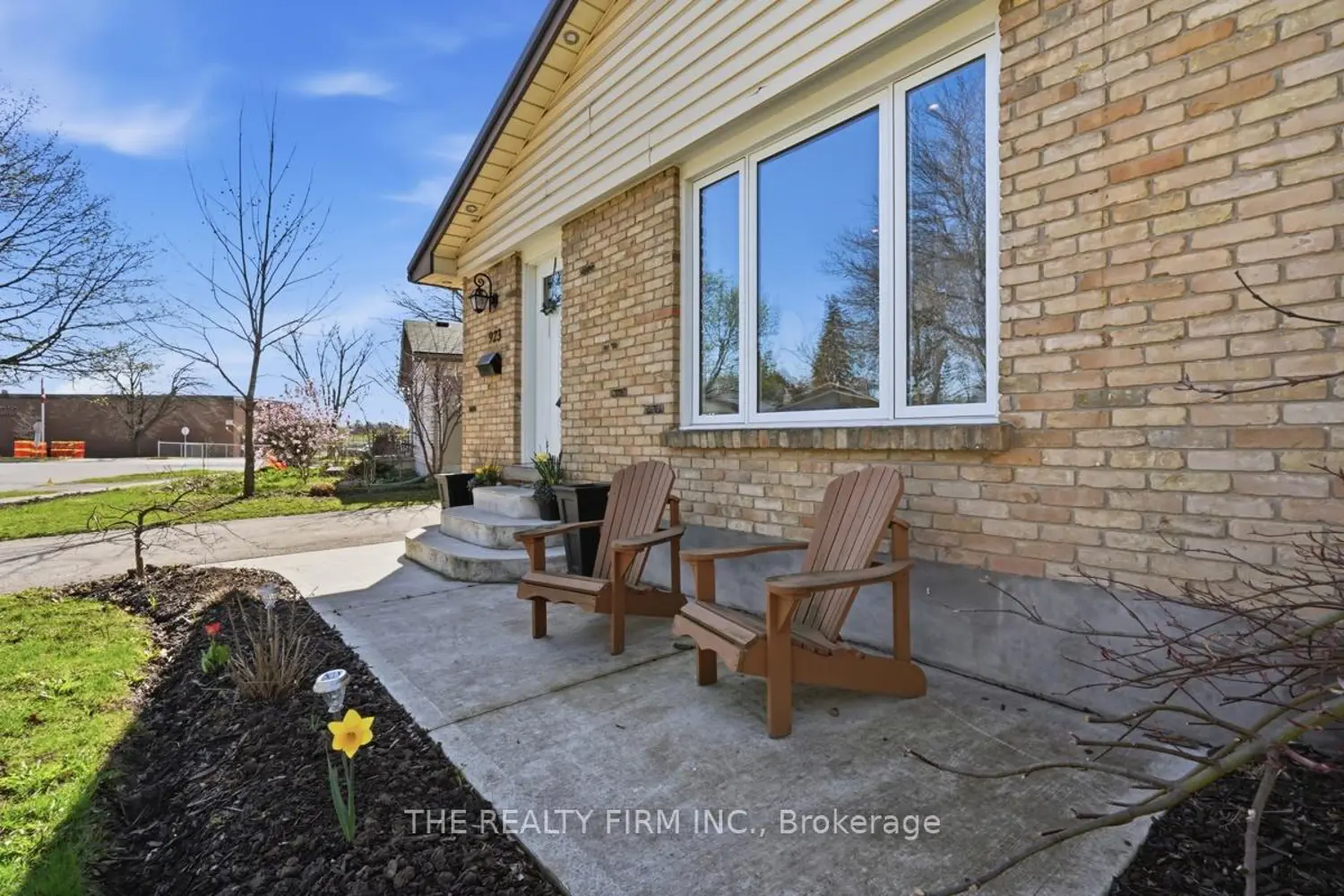 923 Willow Lane photo 2