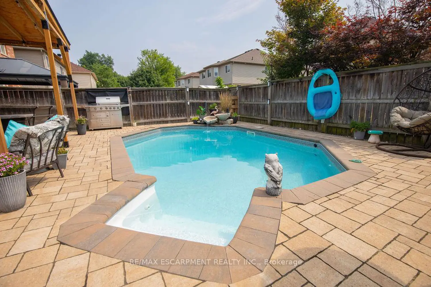 15 Meadowbank Drive photo 3