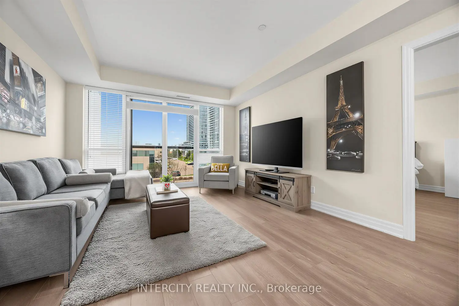 9075 Jane Street 210 photo 2