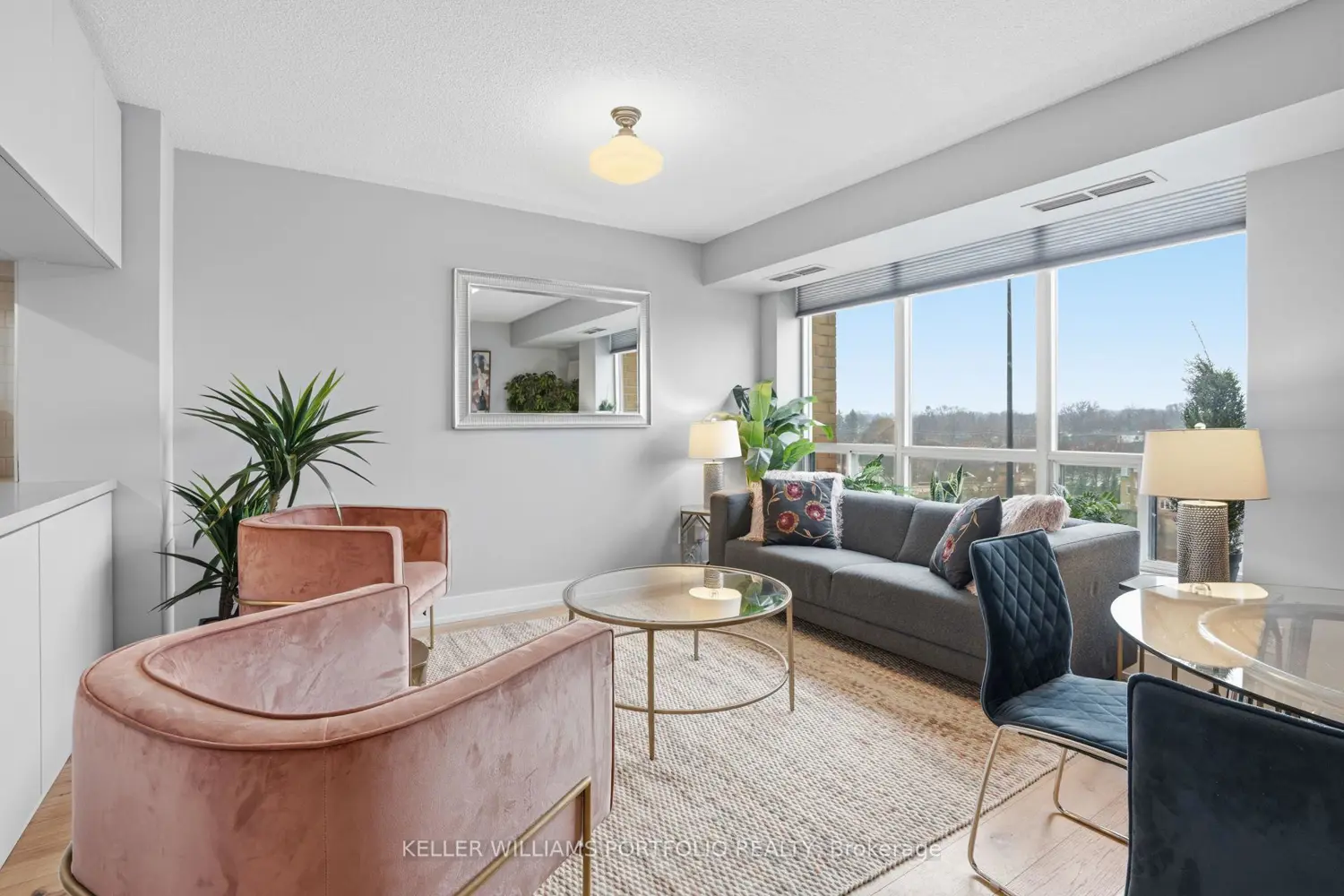 190 Manitoba Street 802