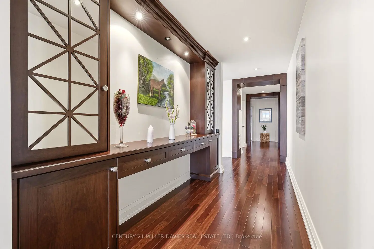 399 Elizabeth Street 1202 photo 3