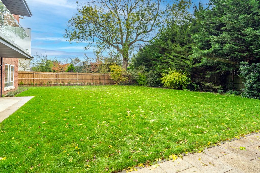 Additional image 6 of 2 bed flat for salePackhorse Road, Gerrards Cross, Buckinghamshire SL9