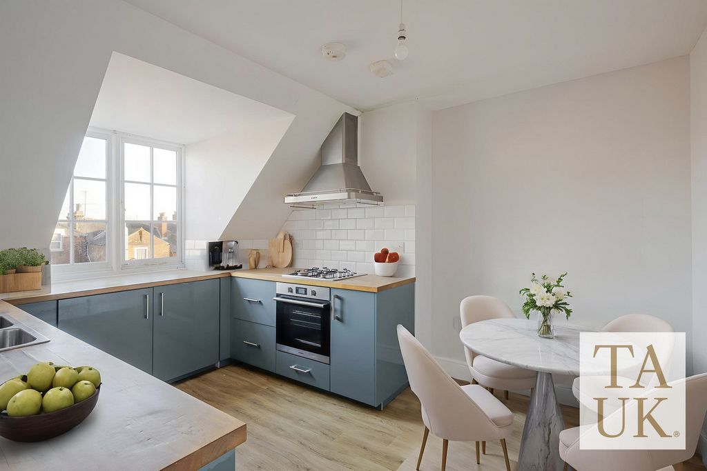 Additional image 6 of 2 bed flat for saleStanley Road, Felixstowe IP11