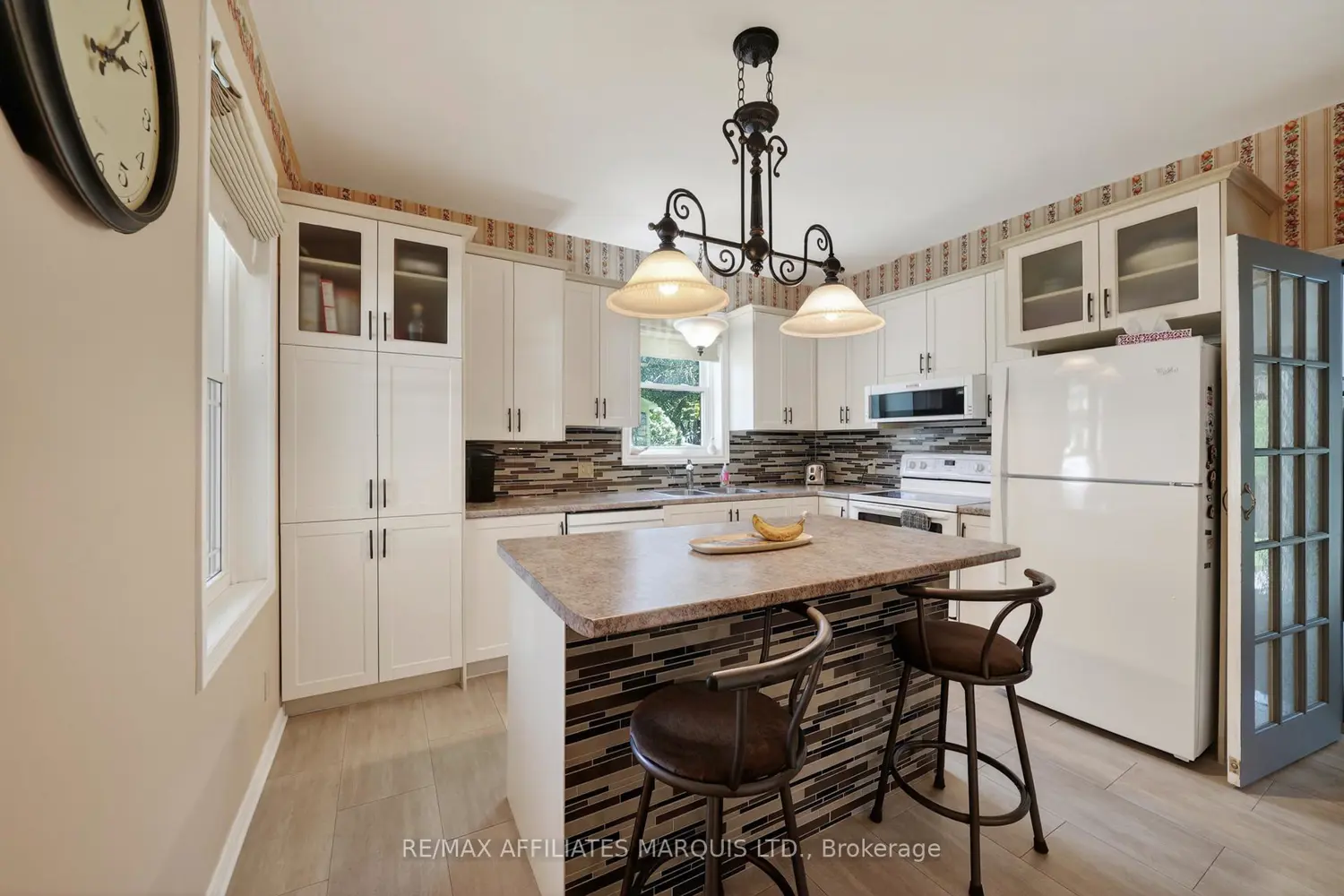 127 Lawrence Avenue photo 2