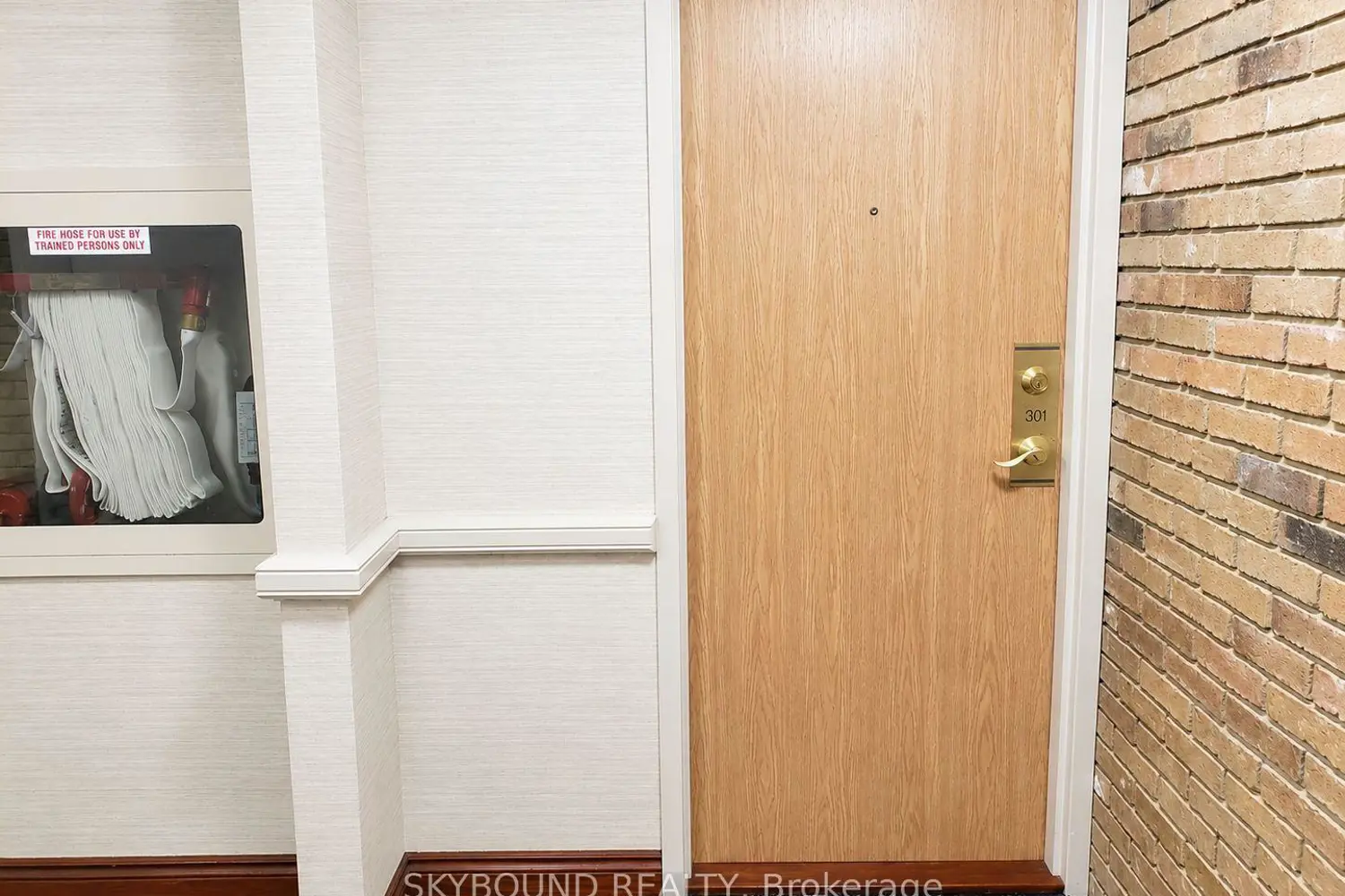 1360 Rathburn Road 301 photo 2