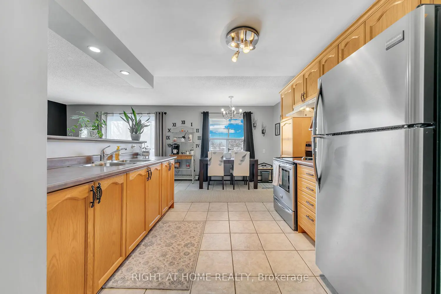 616 Grey Street 6 photo 4