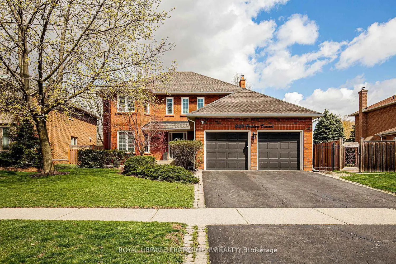 2025 Parklane Crescent
