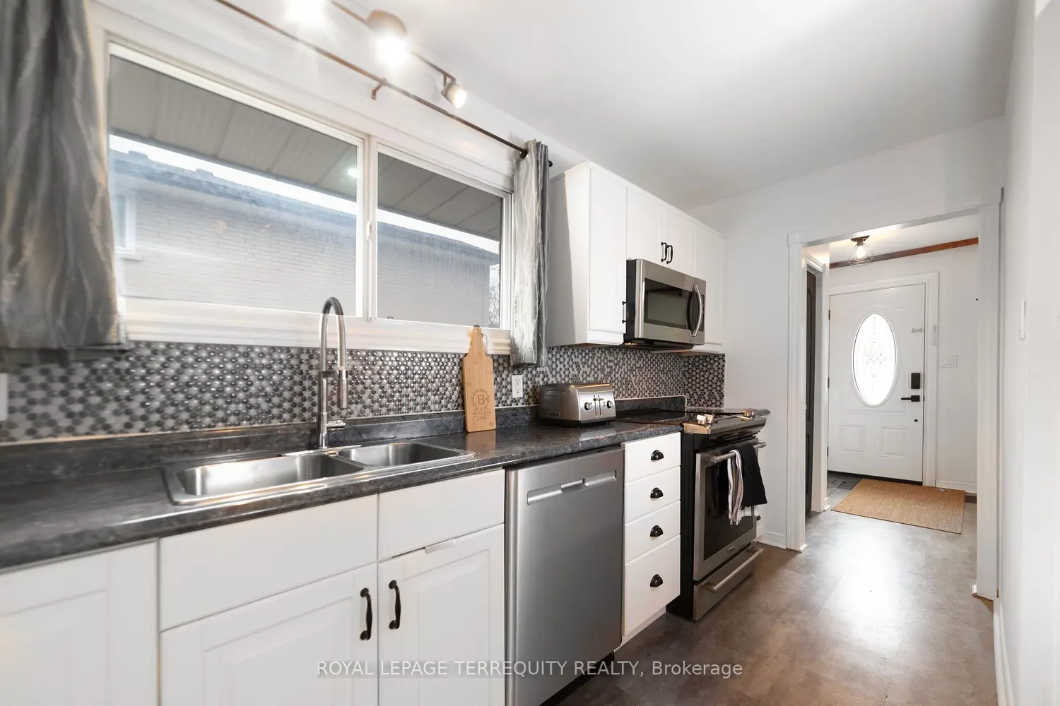 90 Keewatin Street photo 5