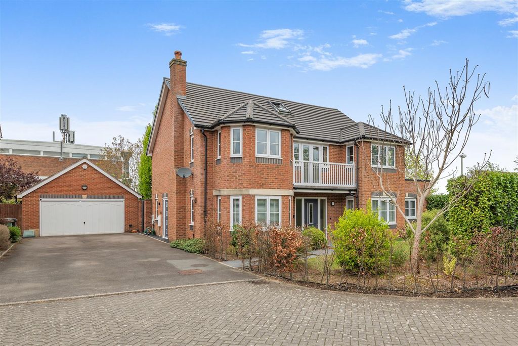 5 bed detached house for saleRibston Mews, Gloucester GL1
