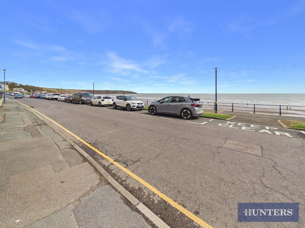 1 bed flat for saleThe Beach, Filey YO14 photo 5