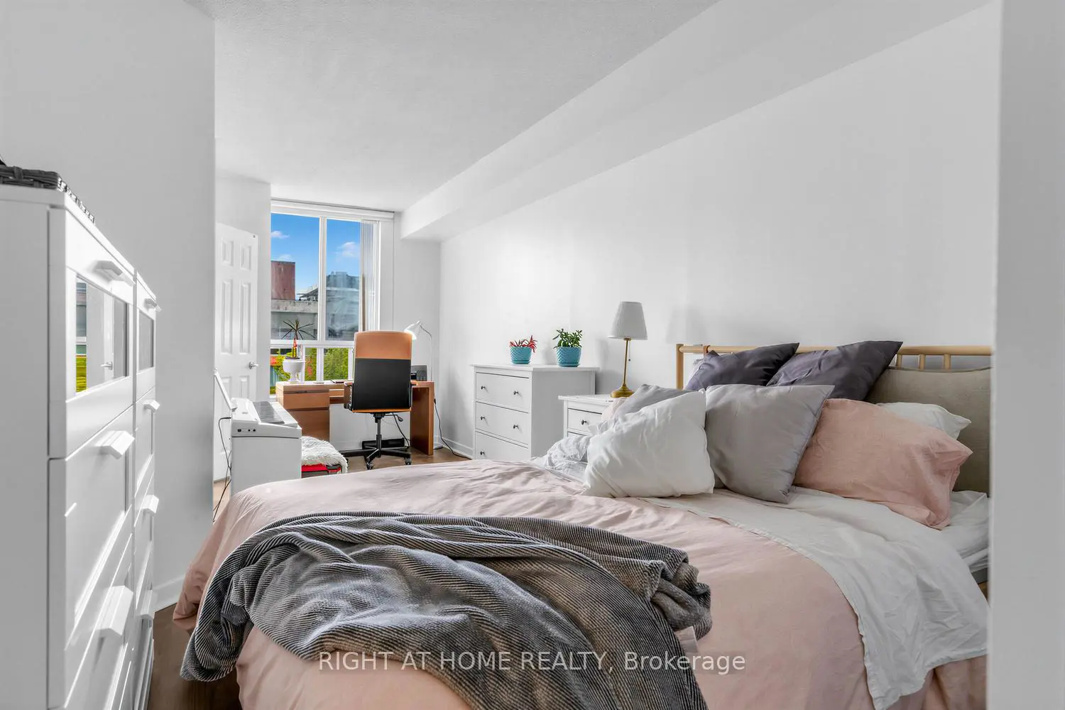 Additional image 10 of 284 Bloor Street 804