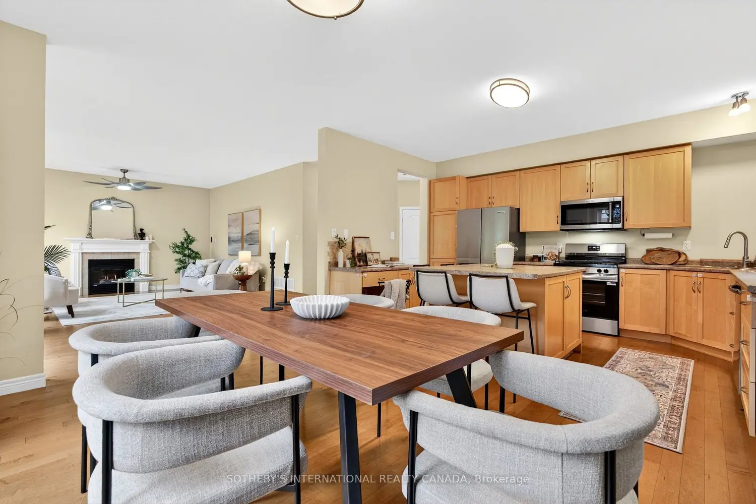 40 Maplevale Drive photo 4
