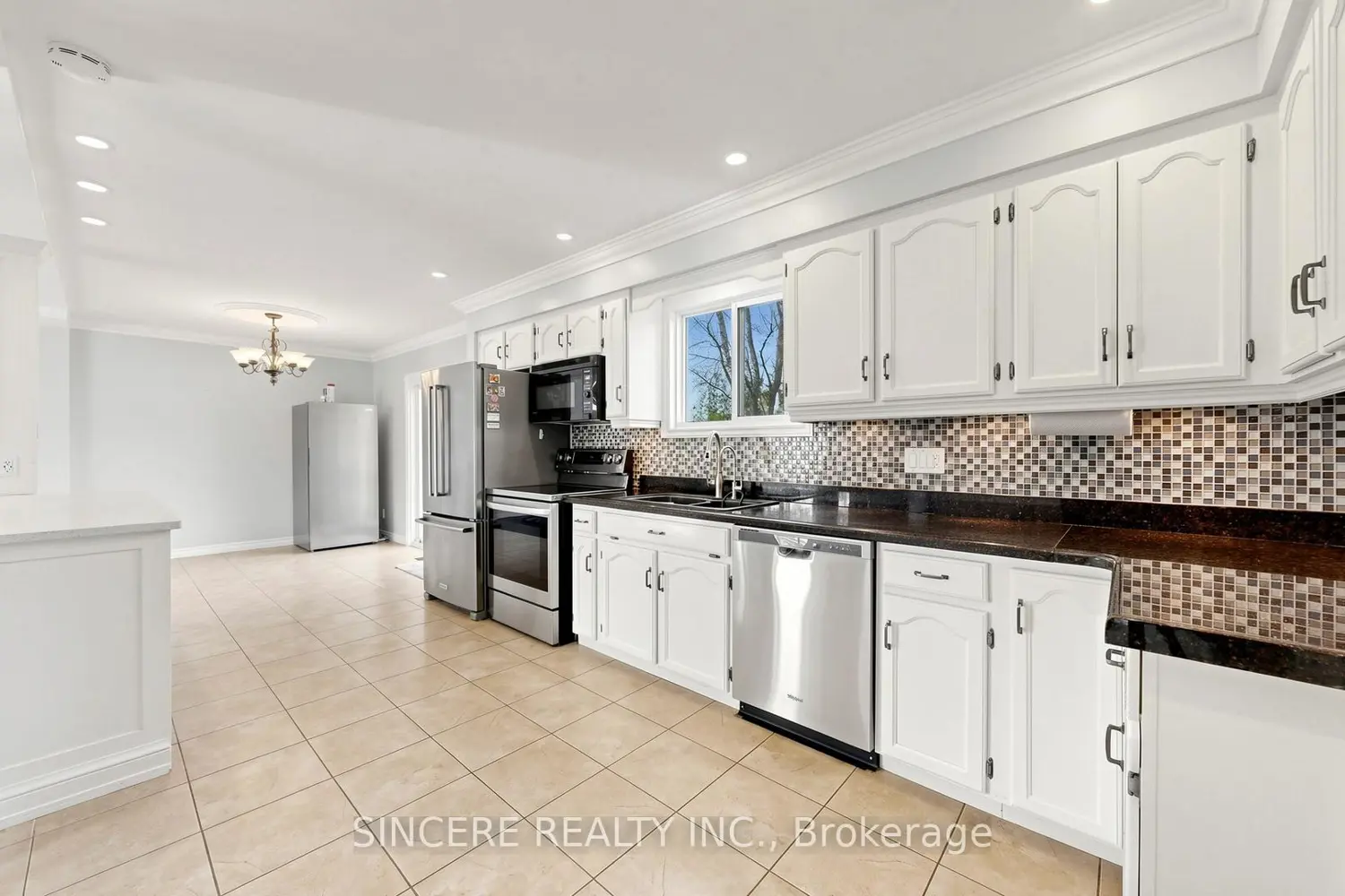 Additional image 3 of 592 Canewood Crescent