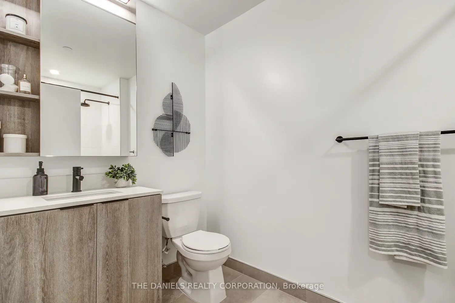 2495 Eglinton Avenue 517 photo 5