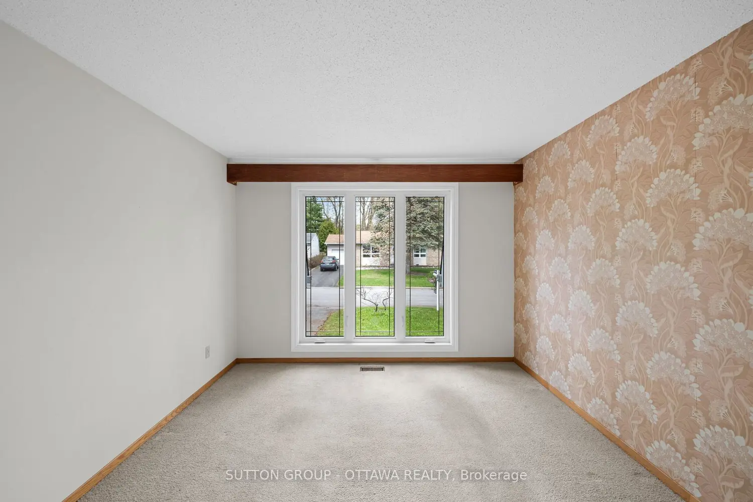 946 Closse Way photo 5