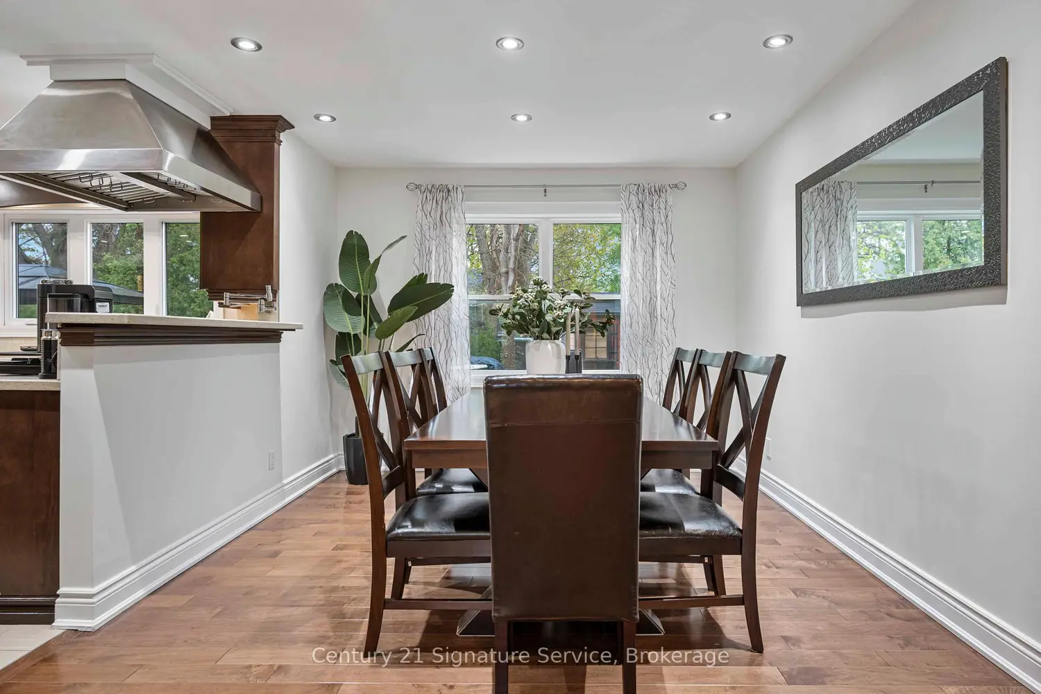 2235 Denise Road photo 4
