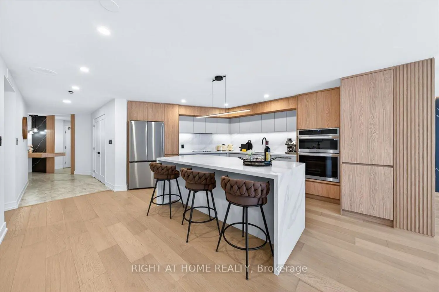 85 Skymark Drive 501