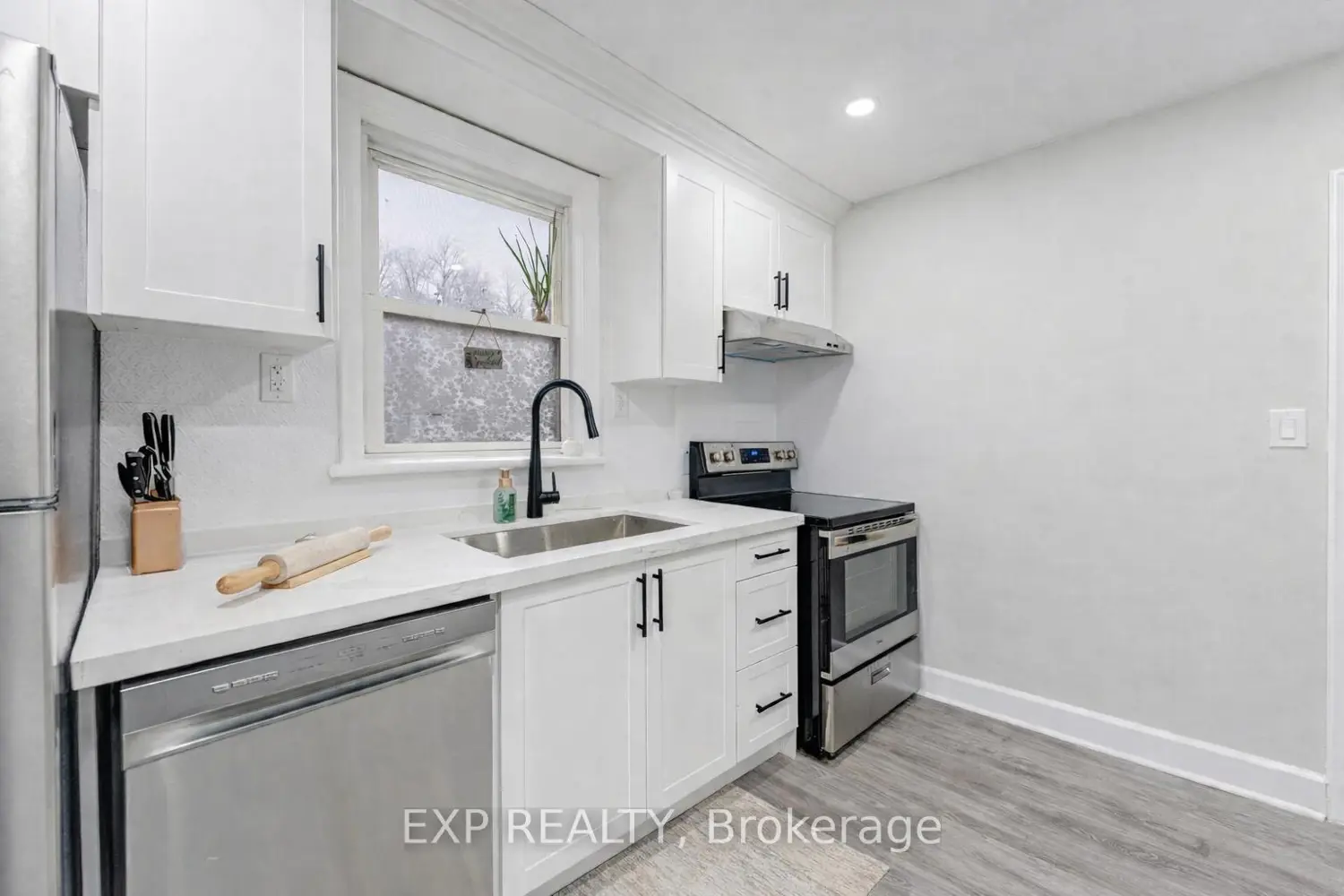 16 Ainslie Avenue photo 3