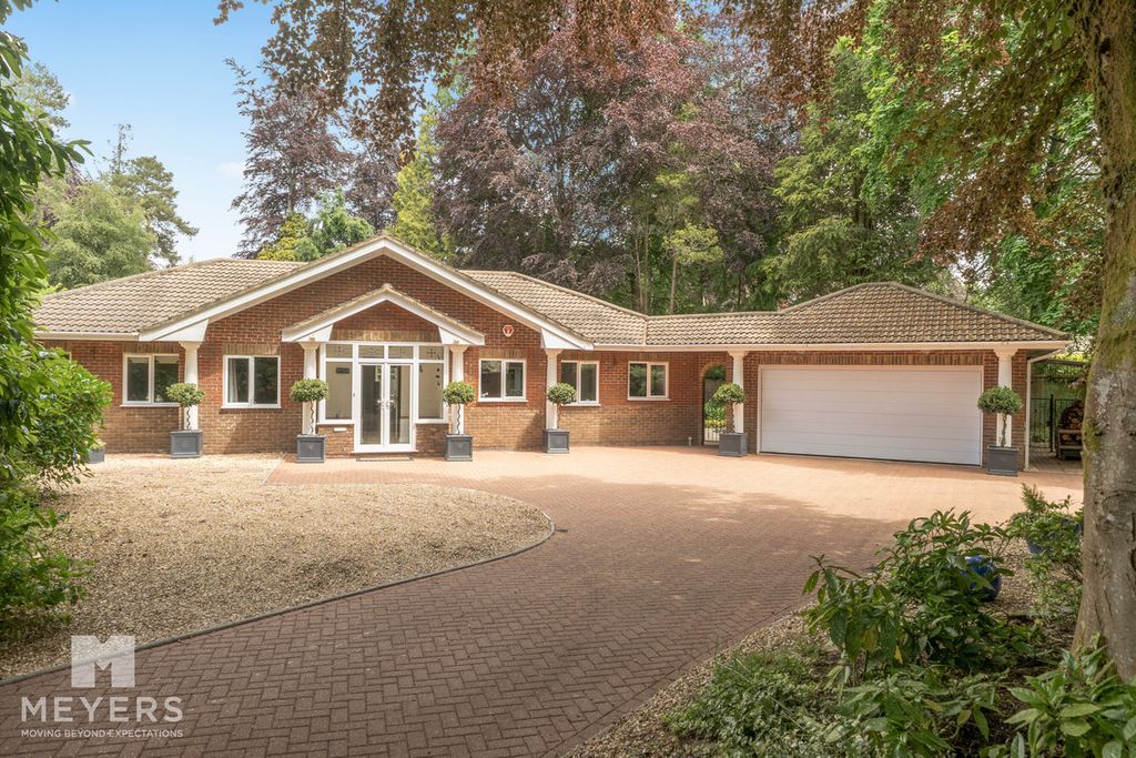 3 bed detached bungalow for saleWimborne Road East, Ferndown, 9 BH22