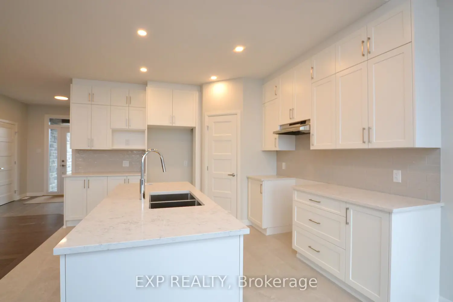310 Turquoise Street photo 5