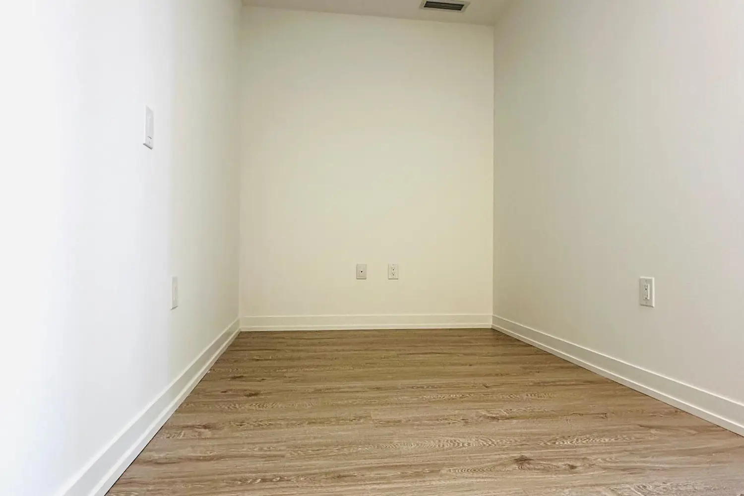 2485 Eglinton Avenue 1013 photo 5