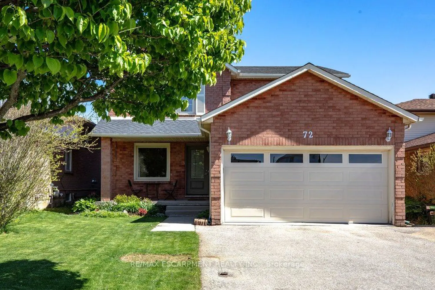 72 Gurnett Drive photo 2