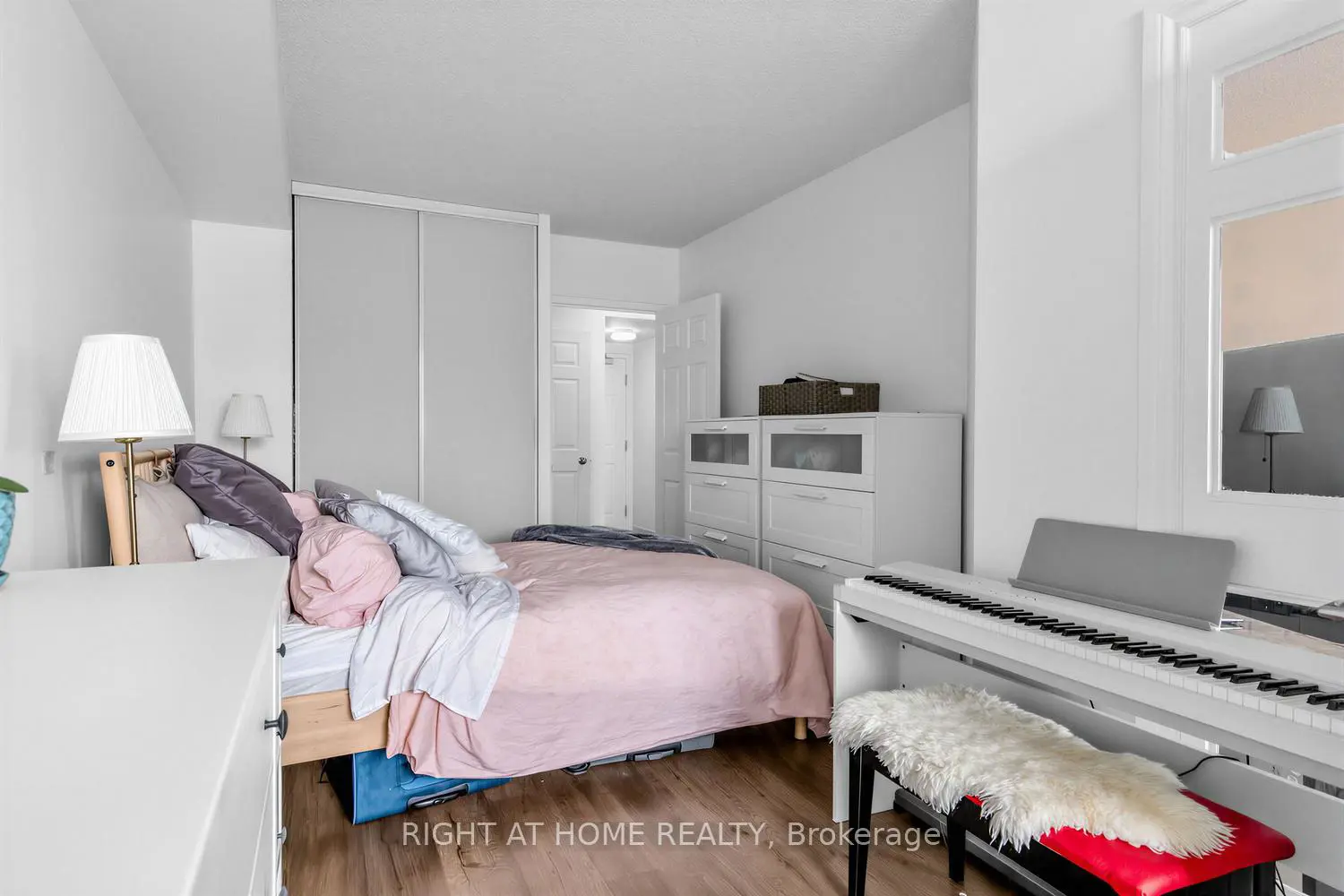 Additional image 9 of 284 Bloor Street 804