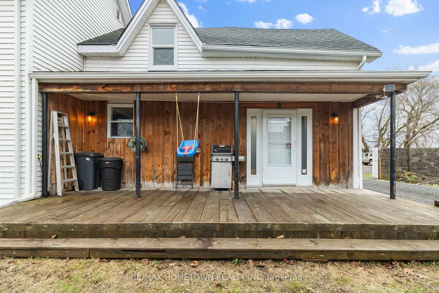2166 Dundas Street photo 3