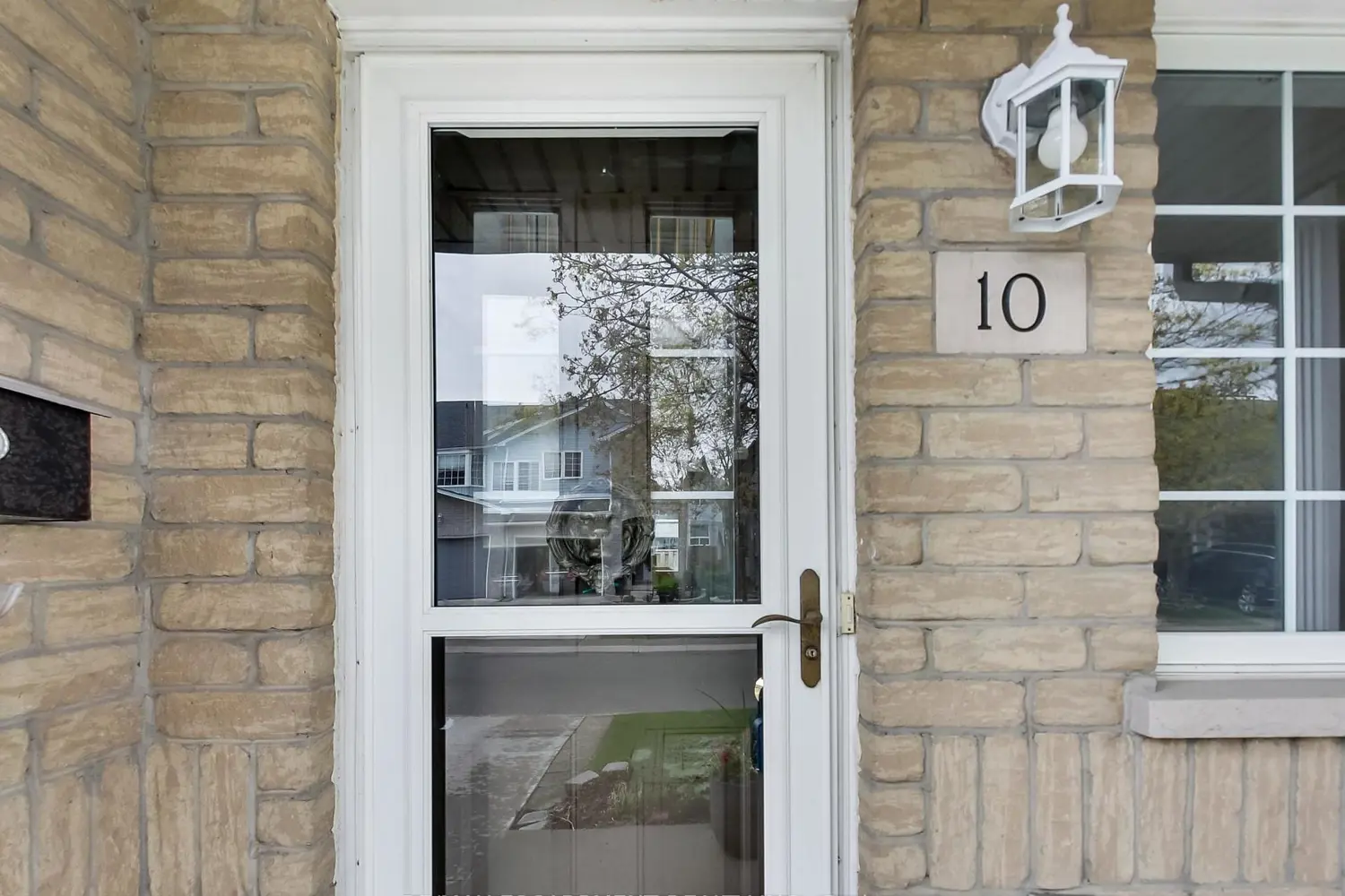 104 Frances Avenue 10 photo 2