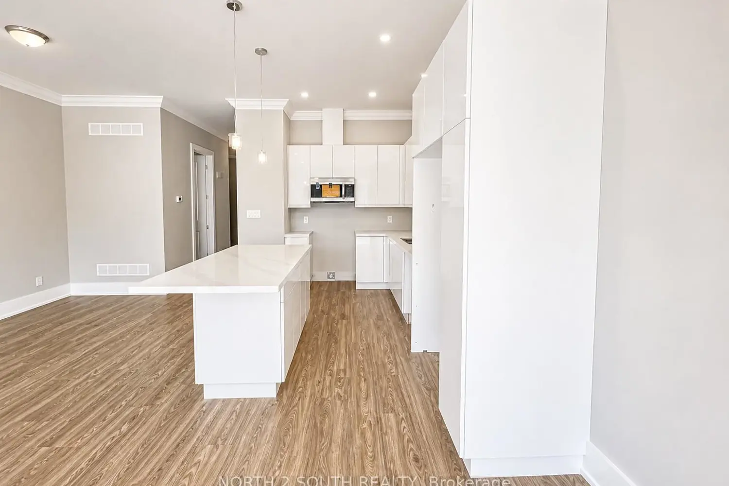 1056 Hansler Road photo 3