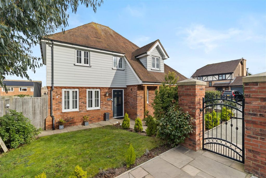 4 bed detached house for saleOak Fields, Hailsham BN27